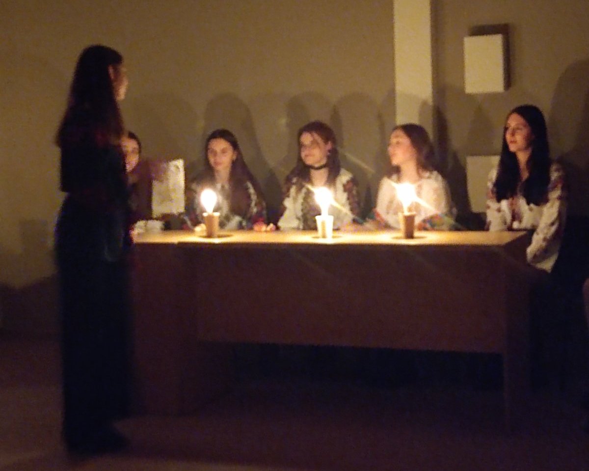 Ворожили наші дівчата